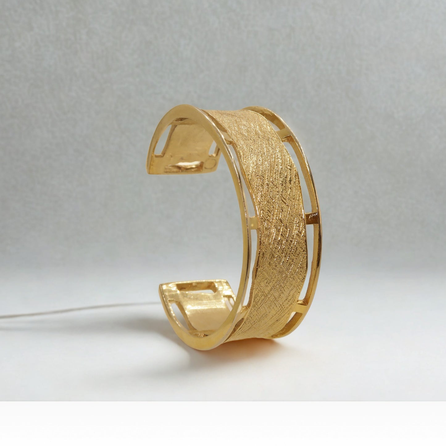 Contour Cuff