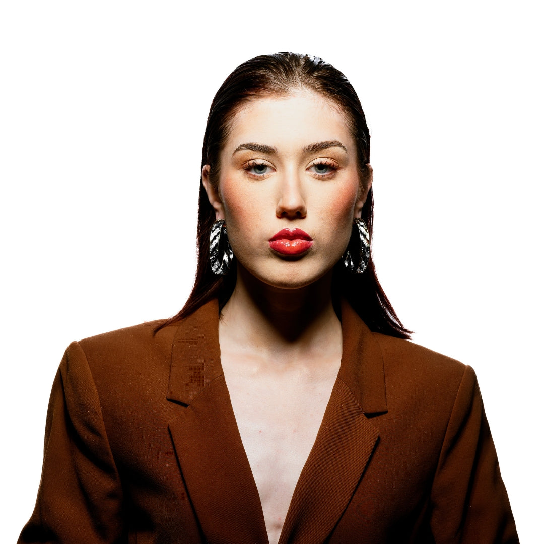 Model wearing lightweight 18K gold hoop earrings – everyday jewelry
