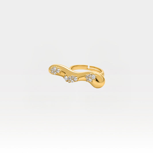 Side view of a ring with CZ
